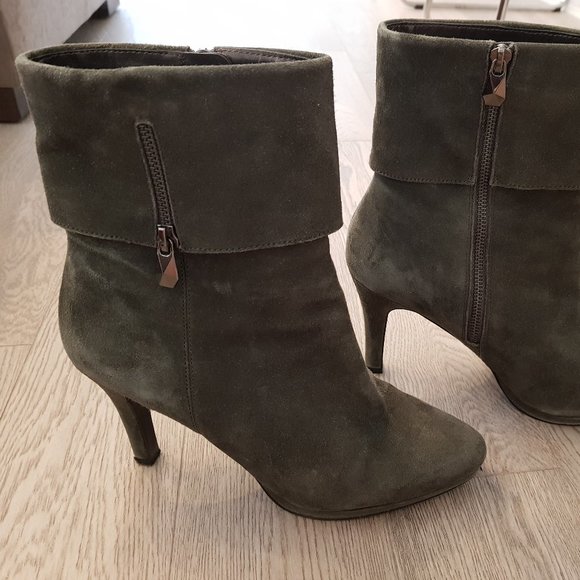 Tahari Gabe Grey Suede Boots - Picture 4 of 10